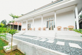 Queenara Local House